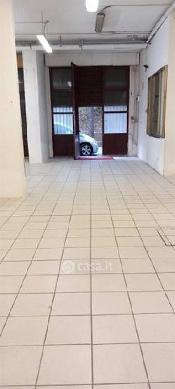 Capannone in commerciale in Via Alessandro Allori