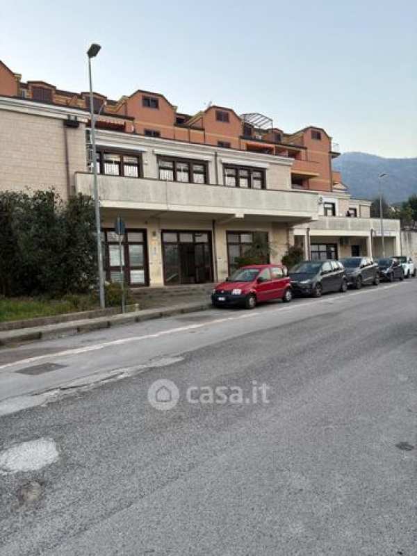 Ufficio in commerciale in Via Matteo Galdi 22