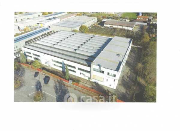 Capannone in commerciale in 