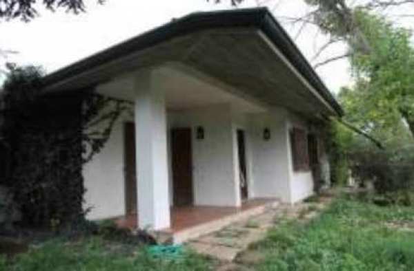 Villa in residenziale in Via Cavezzo