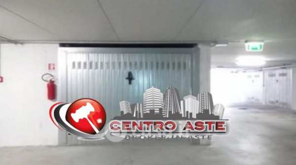 Box/posto auto in residenziale in Via di Mezzo