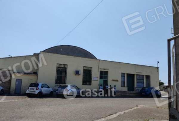 Capannone in commerciale in Via Lucania