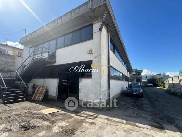 Capannone in commerciale in Via Pratese