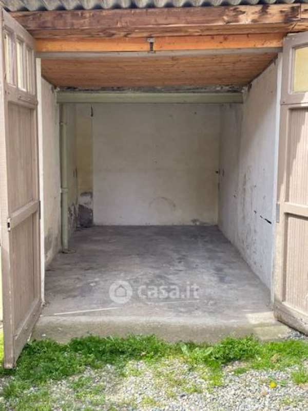 Box/posto auto in residenziale in Via Caduti per la LibertÃ  36