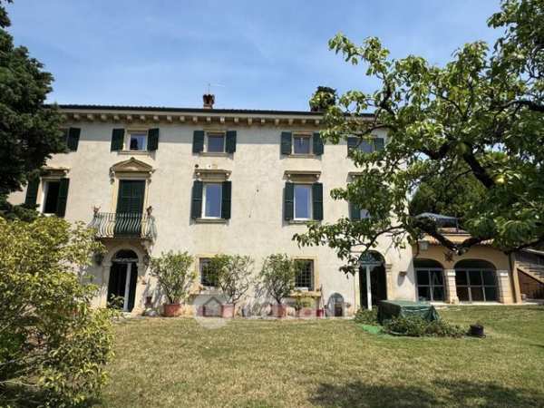 Villa in residenziale in Via San Mattia