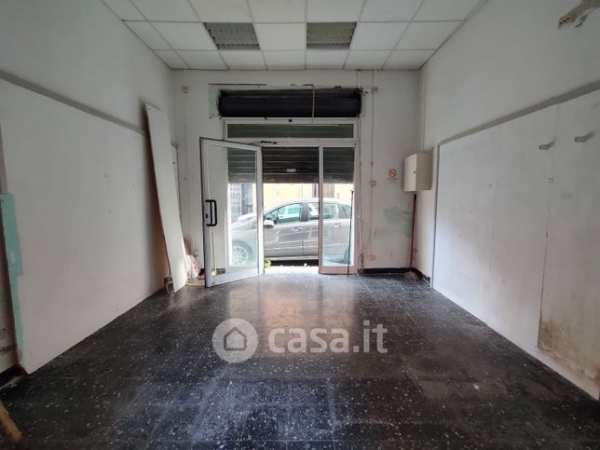 Negozio/locale commerciale in commerciale in Via Gino Capponi 5