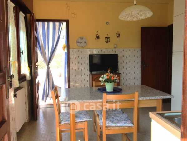 Casa bi/trifamiliare in residenziale in Via Bientina