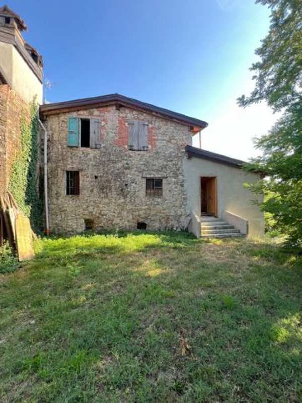 Casa indipendente in residenziale in Strada Casatico 36