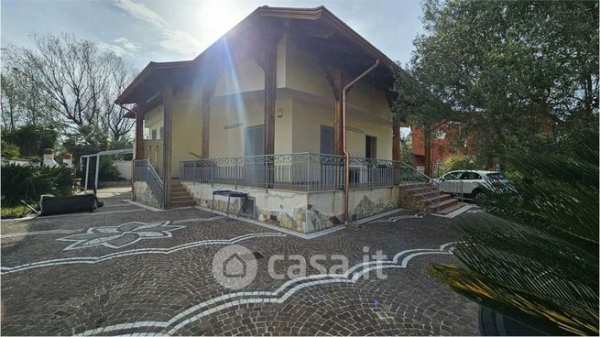 Villa in residenziale in 
