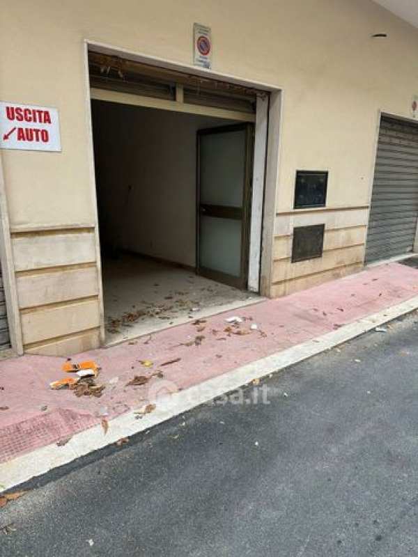 Box/posto auto in residenziale in Via Andrea Mantegna