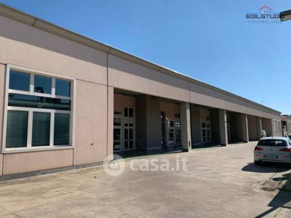 Ufficio in commerciale in Via Livorno 8