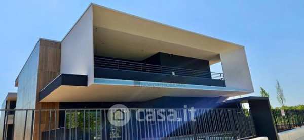 Casa bi/trifamiliare in residenziale in Via Molino Prati