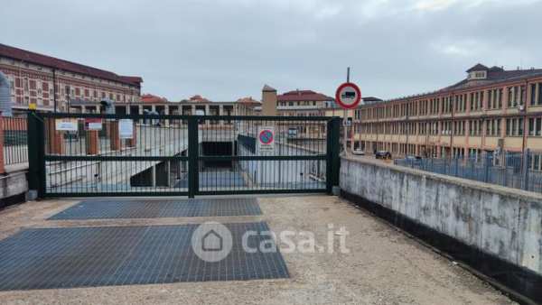 Box/posto auto in residenziale in Via envie 8