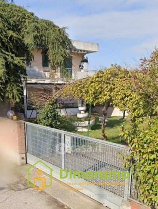 Casa bi/trifamiliare in residenziale in Via Alcide De Gasperi 370