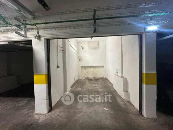 Box/posto auto in residenziale in Via San Quintino 4