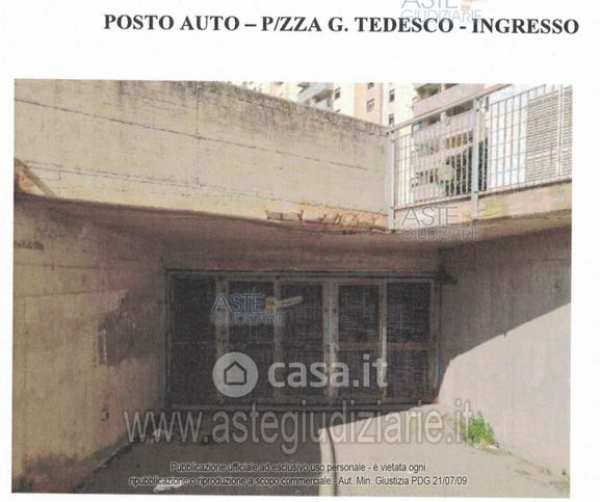 Box/posto auto in residenziale in Piazza Giambattista Tedesco 17