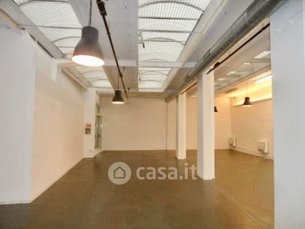 Capannone in commerciale in Via Cerano 12