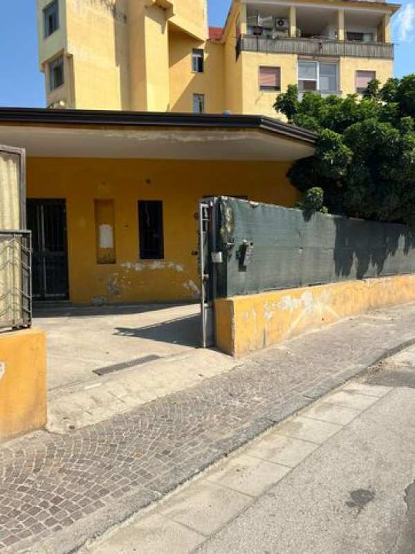 Casa indipendente in residenziale in Via Como 65