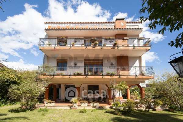 Villa in residenziale in Via Alcide de Gasperi 21