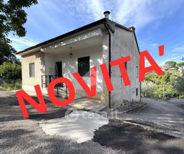 Casa indipendente in residenziale in Via Capitonese 387
