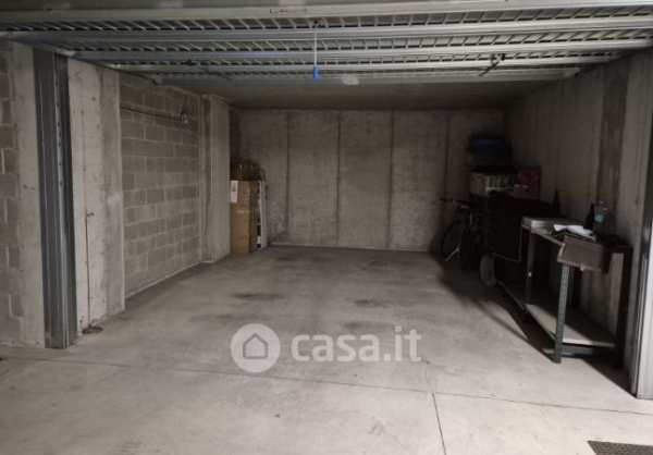 Box/posto auto in residenziale in Via Vimercate 27
