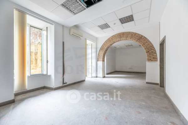 Ufficio in commerciale in Via Giovanni Mario Crescimbeni