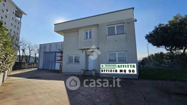 Ufficio in commerciale in Via Falzarego 3