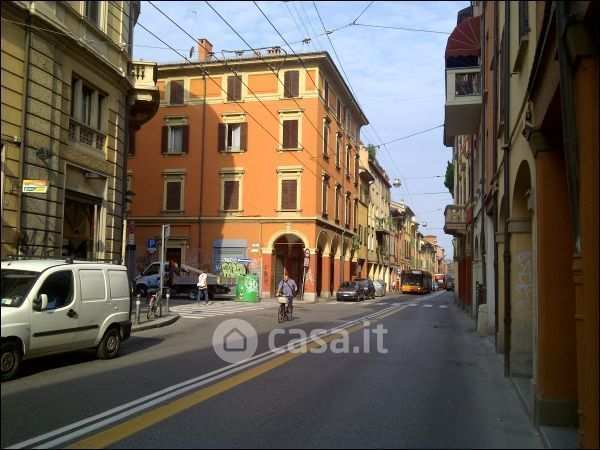 Negozio/locale commerciale in commerciale in Via Sant'Isaia 34 a