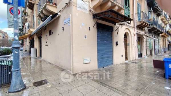 Negozio/locale commerciale in commerciale in Via Archimede
