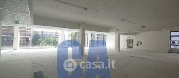Ufficio in commerciale in Via Luisa Battistotti Sassi