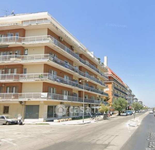 Ufficio in commerciale in Lungomare Colombo 82