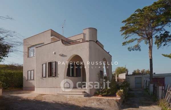 Villa in residenziale in Via dei Rovi
