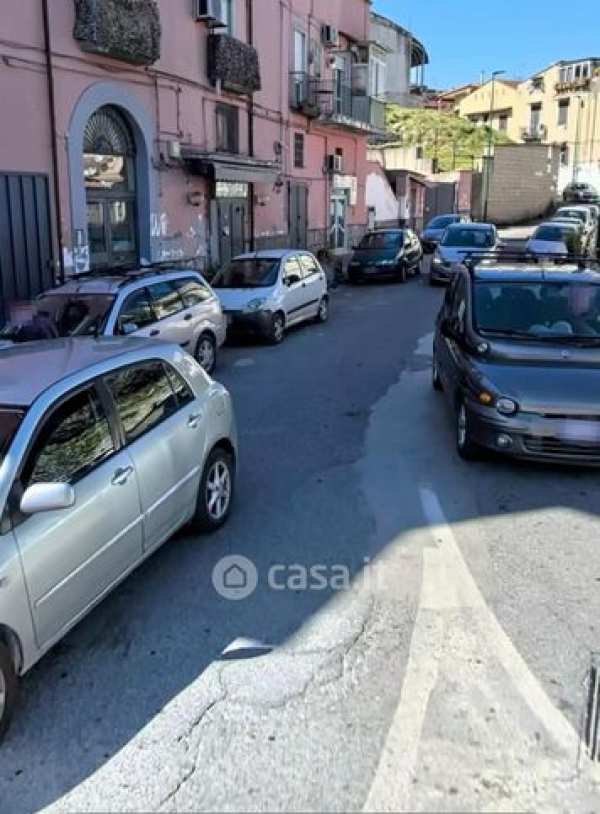 Negozio/locale commerciale in commerciale in Piazzetta Ponte Caracciolo