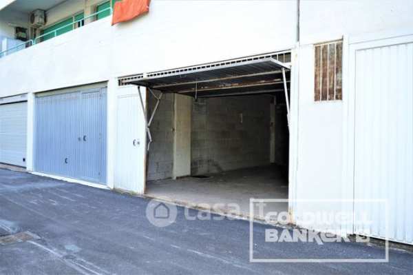 Box/posto auto in residenziale in Via di Casalpalocco