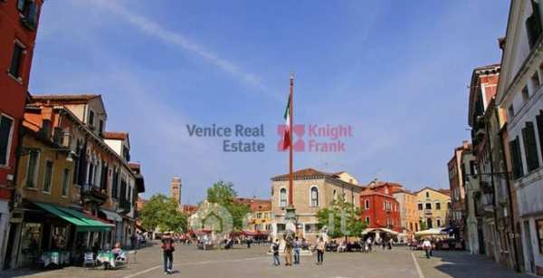 Attivitã /licenza (con o senza mura) in commerciale in 