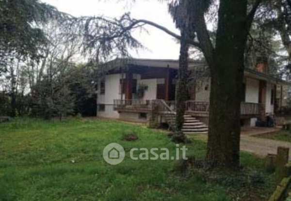 Villa in residenziale in Via Solagna