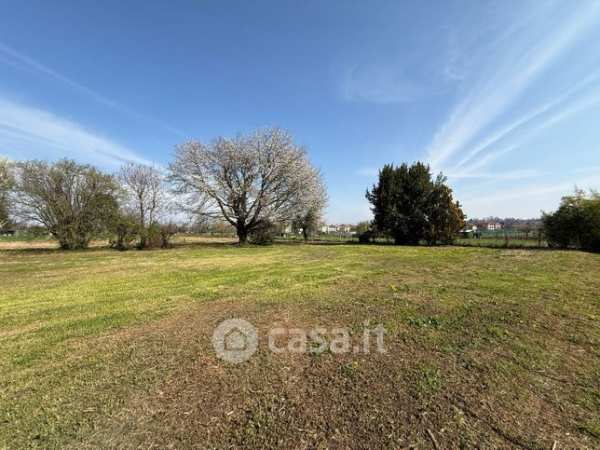 Terreno agricolo in commerciale in Via Caduti del Lavoro