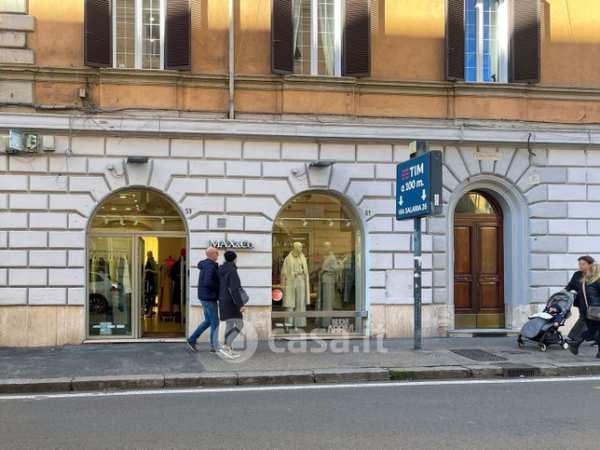 Negozio/locale commerciale in commerciale in Via Salaria 59