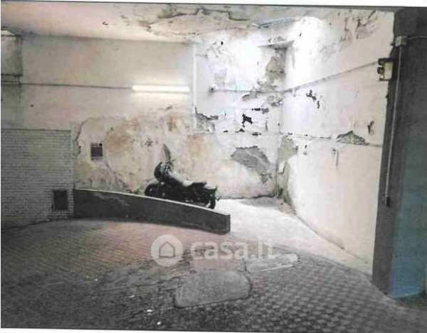 Box/posto auto in residenziale in Via Vittorio Alfieri 8