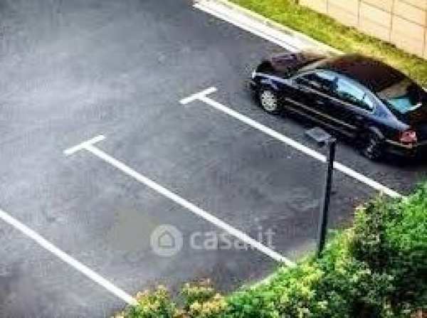 Box/posto auto in residenziale in Via Luigi Michelazzi 27