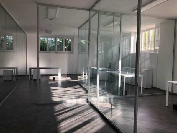 Ufficio in commerciale in Via Aretina