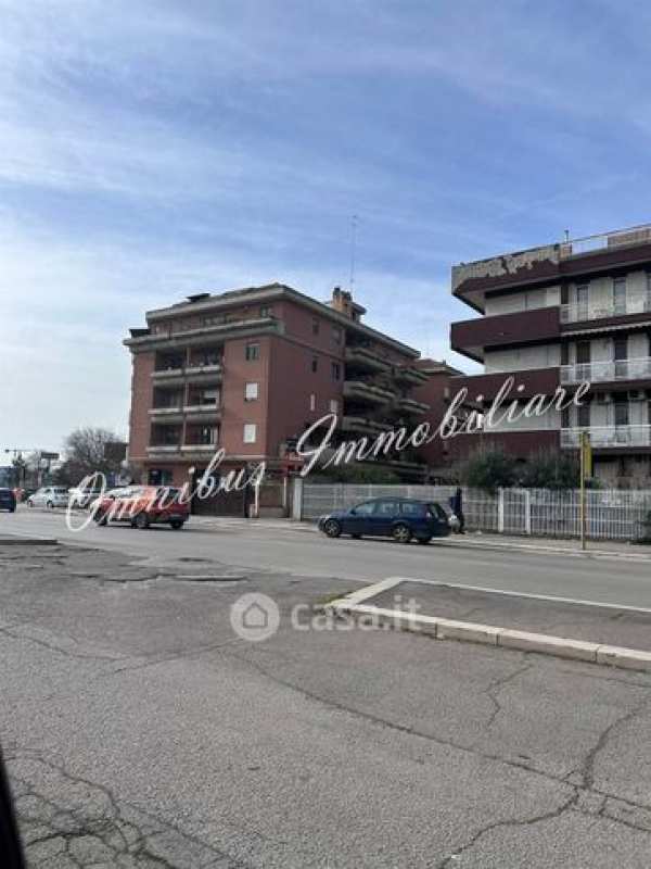 Ufficio in commerciale in 