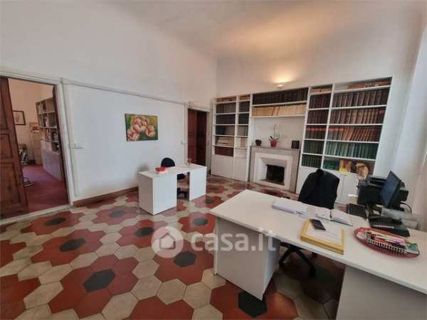 Ufficio in commerciale in 