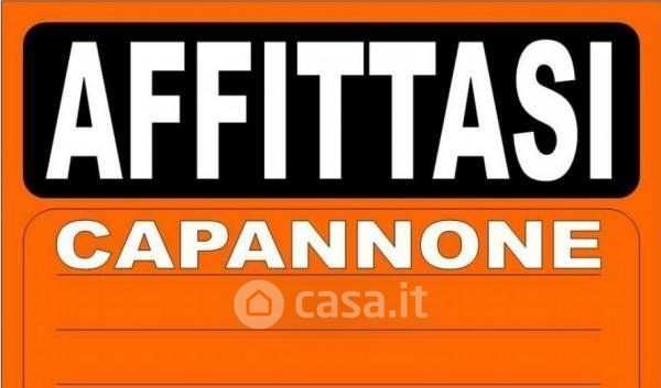 Capannone in commerciale in 