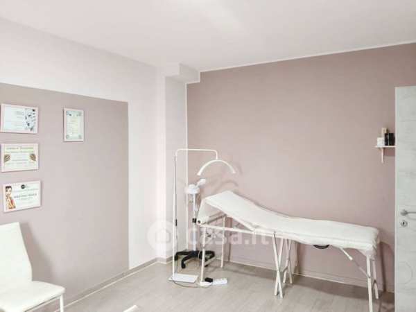 Ufficio in commerciale in 