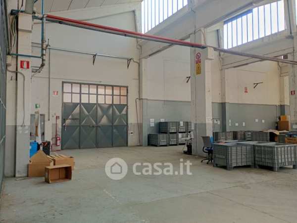 Capannone in commerciale in Strada del Francese 94