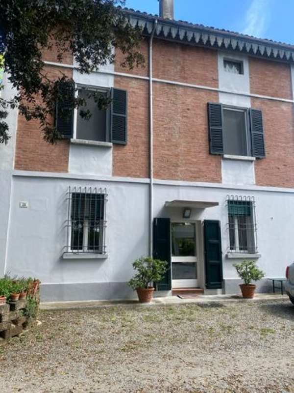 Casa indipendente in residenziale in Via Correcchio Inferiore