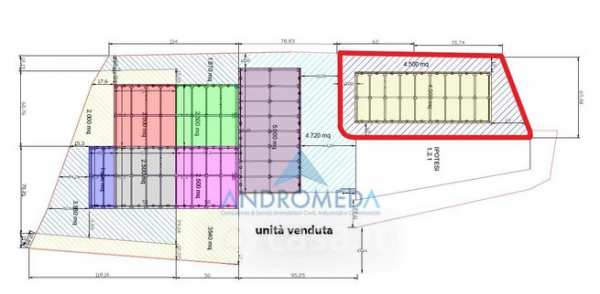 Capannone in commerciale in 