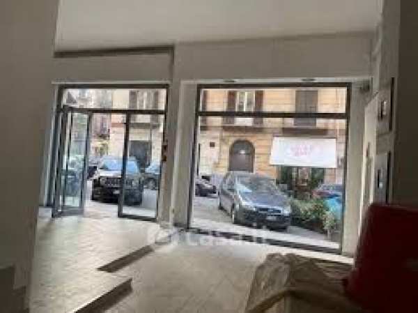 Ufficio in commerciale in Via Giovanni XXIII 69