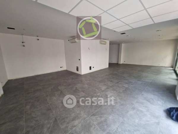 Ufficio in commerciale in 